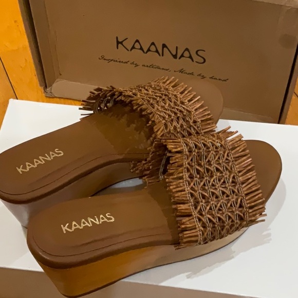 Kaanas Cuevas Sandals in Cafe Size: 6 - Picture 9 of 15